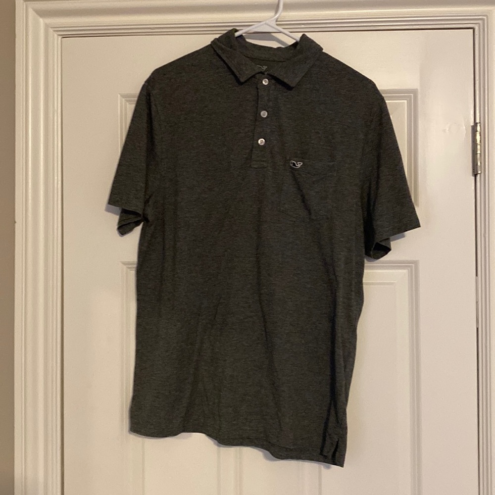 Grey vineyard vines collard shirt